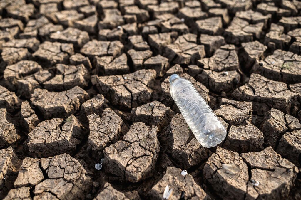 water-bottles-dry-soil-with-dry-cracked-soil-global-warming